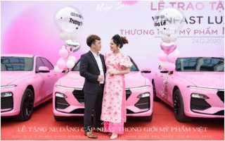 Lộ diện chân dung nữ chủ nhân chiếc xe VinFast Lux A2.0 màu hồng đầu tiên tại Nghệ An